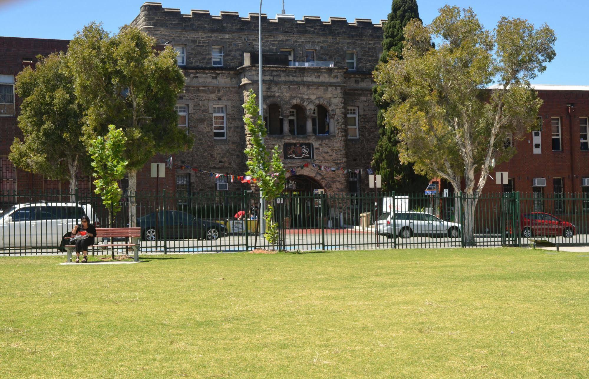 הוסטל פרת'' The Old Swan Barracks מראה חיצוני תמונה